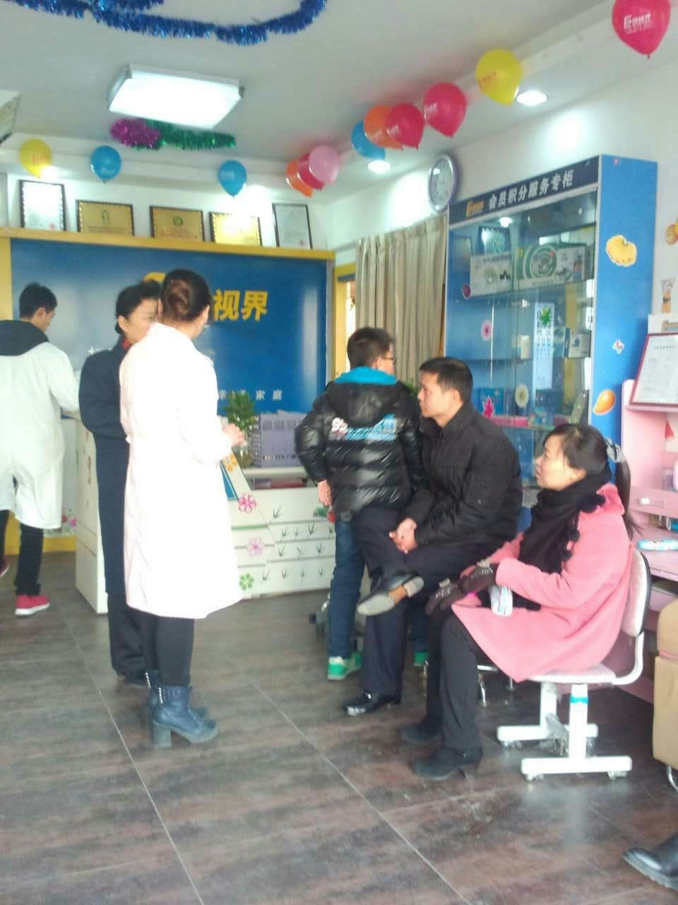 來訪客戶觀看已視界店面運(yùn)營(yíng)情況