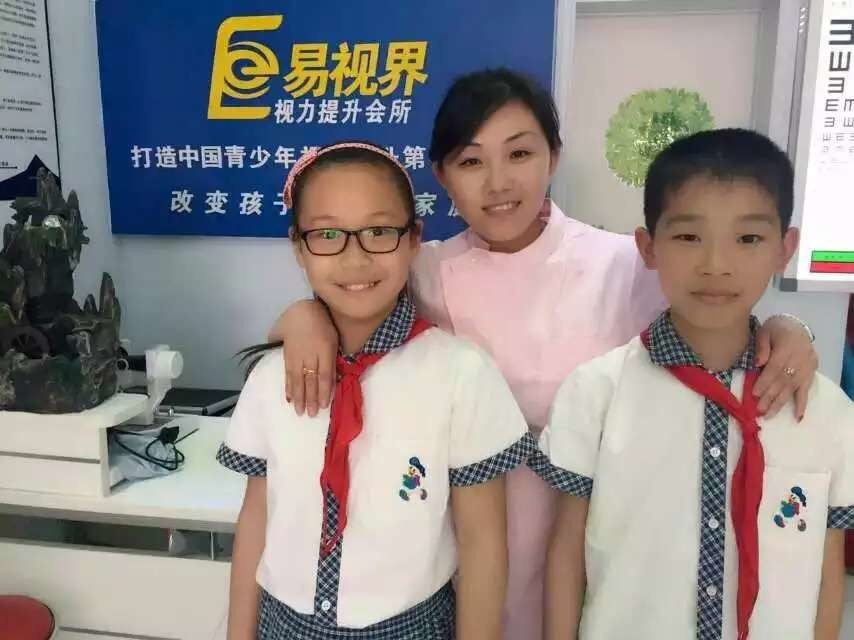 易視界進駐校園開展愛心視力健康檢查