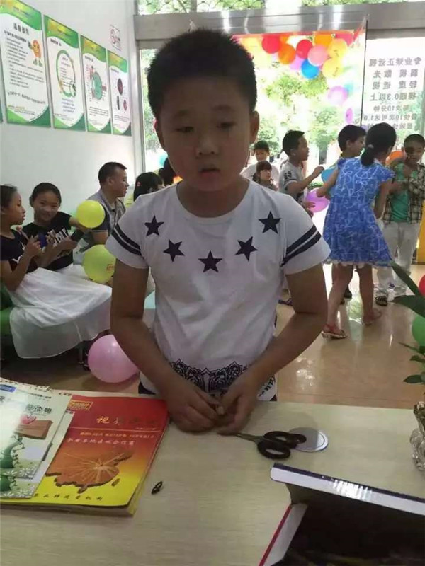 易視界店面來(lái)了許多小朋友