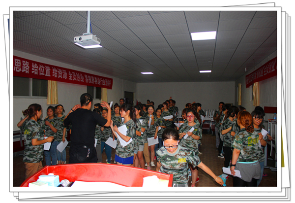 深夜了，還在認(rèn)真寫作業(yè)的易視界伙伴們