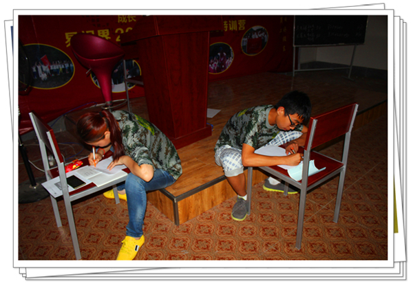 深夜了，還在認(rèn)真寫作業(yè)的易視界伙伴們