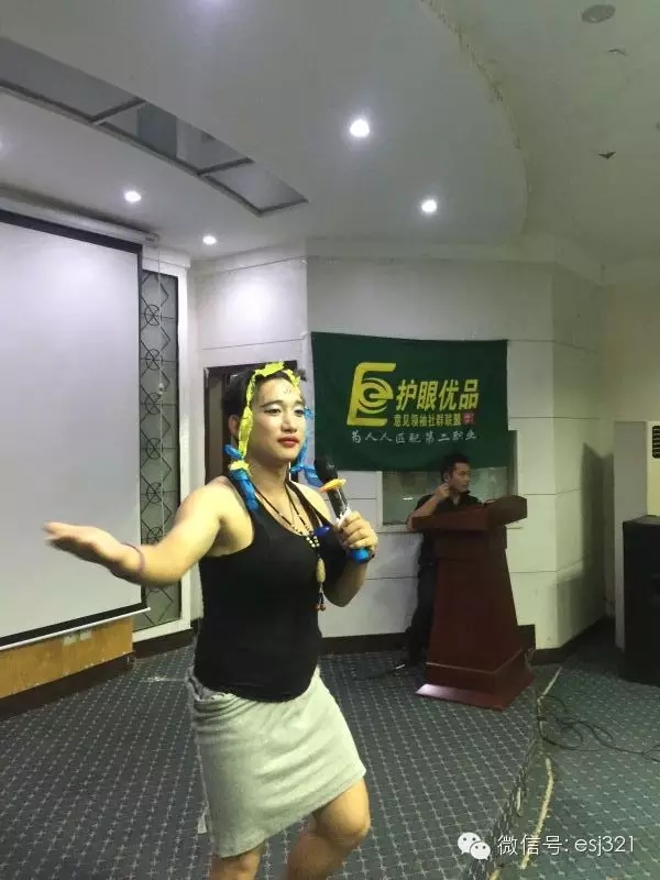 女扮男裝，不像？No、no、no我們很霸氣！