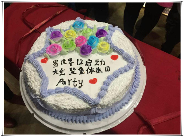 易視界軍團為10月過生日的伙伴精心準備了蛋糕