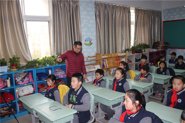 易視界眼健康機構(gòu)走進鄭東實驗小學(xué)