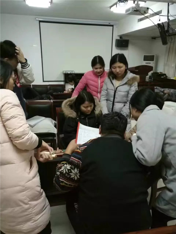 易視界新人在通宵達(dá)旦的學(xué)習(xí)專業(yè)知識