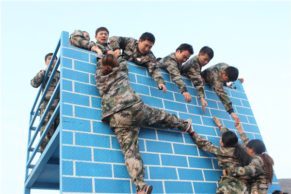 易視界精英們開始攀登畢業(yè)墻