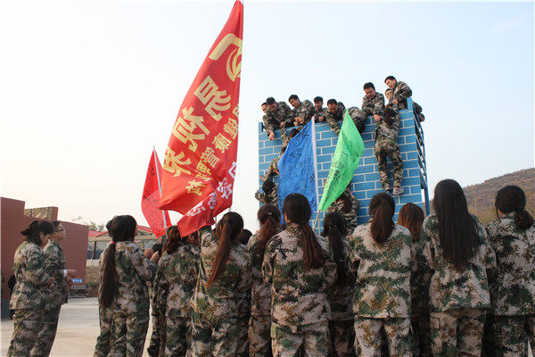 易視界精英們開始攀登畢業(yè)墻