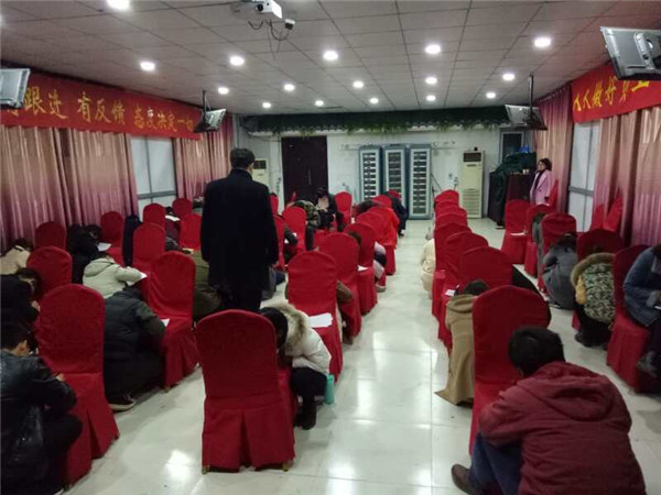 易視界伙伴們認真考試中