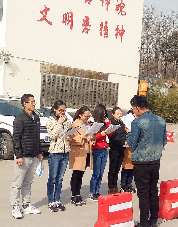 易視界第二期黃埔軍校小伙伴們認真學(xué)習(xí)中