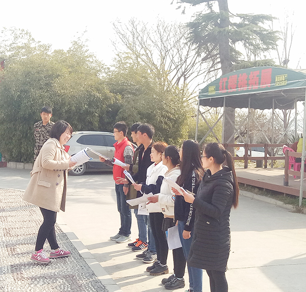 易視界第二期黃埔軍校小伙伴們認真學(xué)習(xí)中