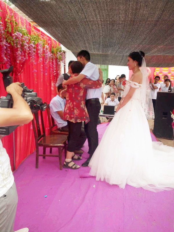 婚禮現(xiàn)場(chǎng)大家來(lái)感受下