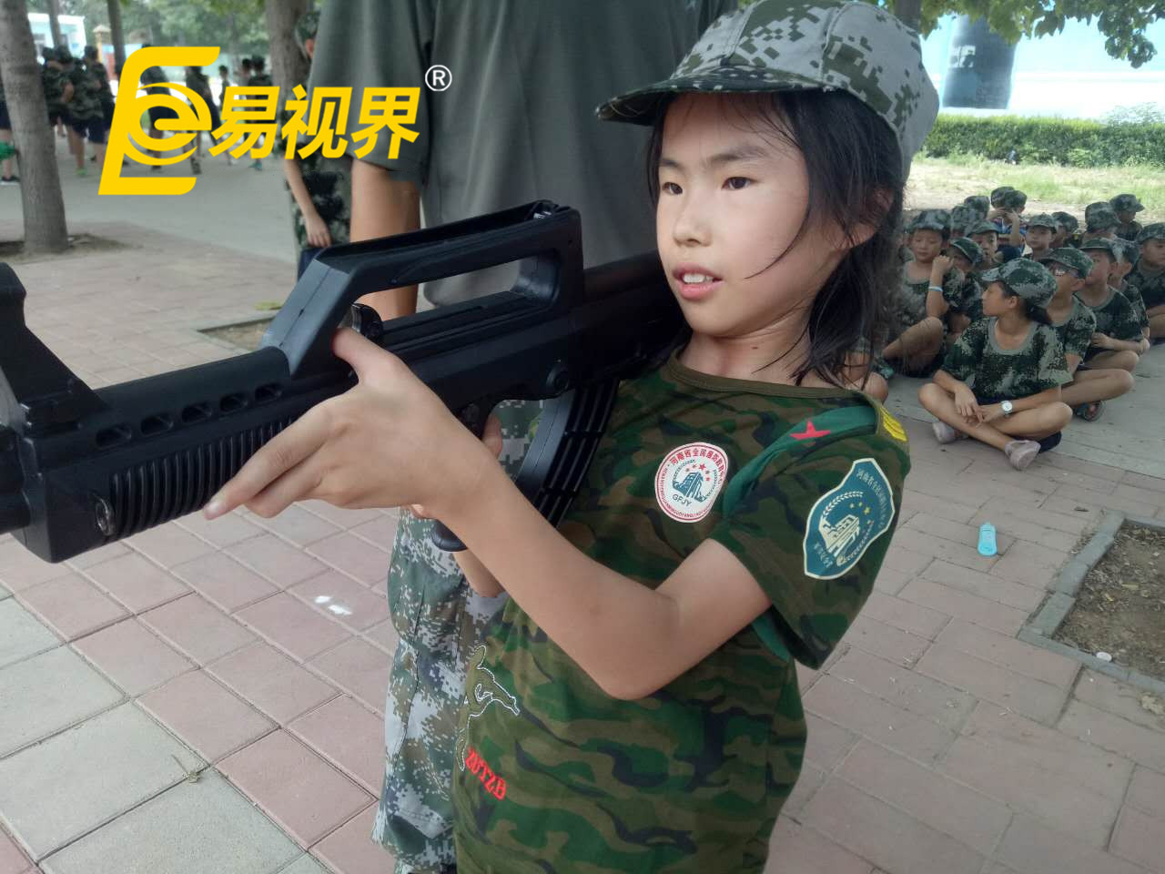 小伙伴們打起搶來(lái)也是有模有樣