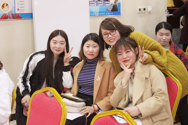 溫馨的團(tuán)隊合影