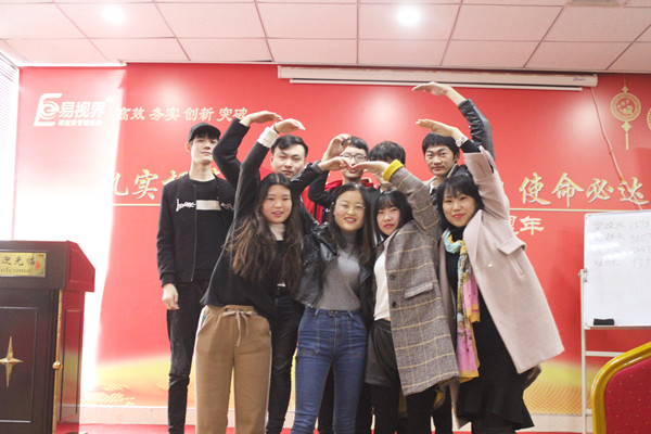 溫馨的團(tuán)隊合影