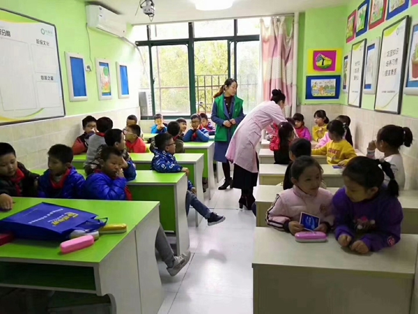 易視界老師為小朋友們講解愛眼知識(shí)