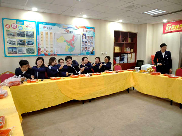 冬至游戲進(jìn)行中，小伙伴們都玩得十分開心