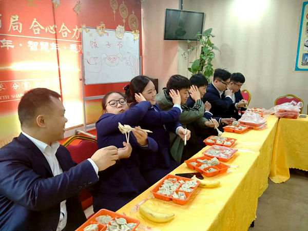 冬至游戲進(jìn)行中，小伙伴們都玩得十分開心