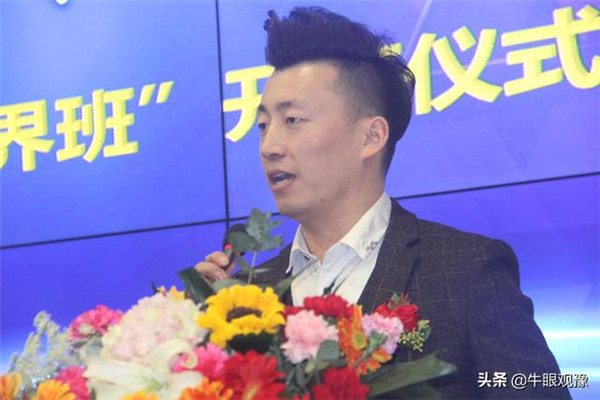 鄭州易視界實業(yè)有限公司戰(zhàn)略規(guī)劃部部長兼商學(xué)院院長孫玉璽宣講班訓(xùn)班規(guī)師資介紹