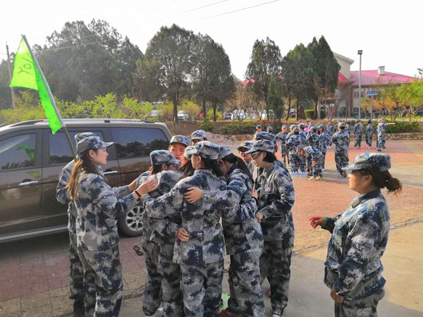 游戲環(huán)節(jié)中，大家齊心協(xié)作，群策群力