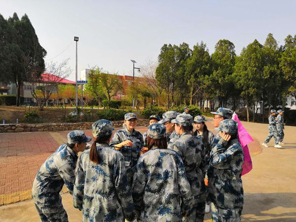 游戲環(huán)節(jié)中，大家齊心協(xié)作，群策群力