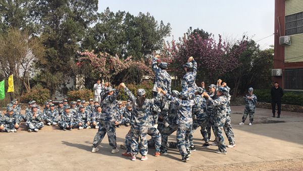 充滿(mǎn)激情的易視界團(tuán)隊(duì)