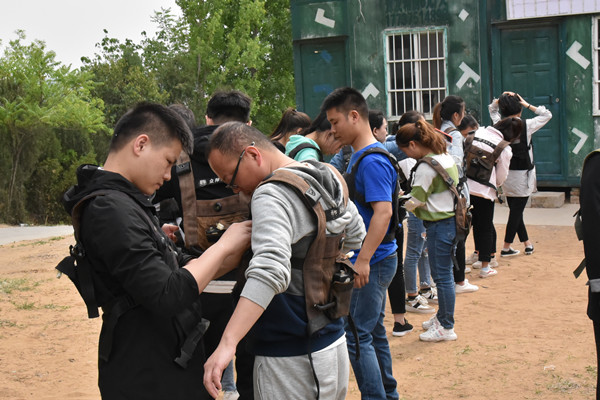 穿戴好裝備，準備開戰(zhàn)