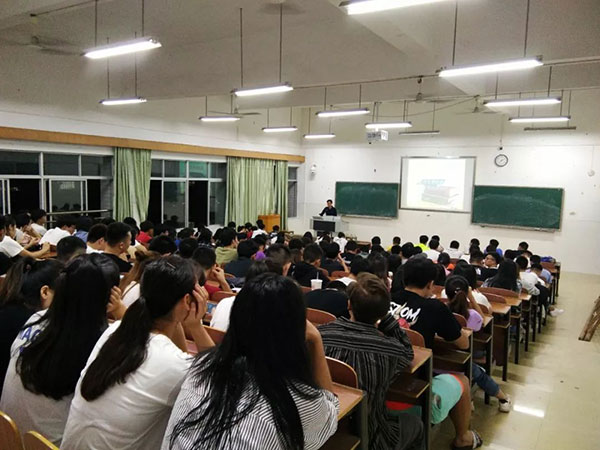 教師招考筆試第一，綜合第五未被錄取，竟然是視力惹的禍