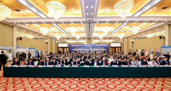 熱烈祝賀易視界創(chuàng)始人榮獲“2023品牌強國·經(jīng)濟年度人物”稱號