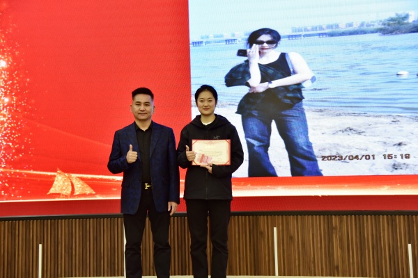 易視界2023年10月技術(shù)標兵獲得者上臺
