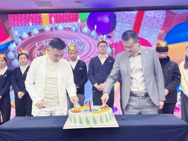 易視界溫馨的集體生日