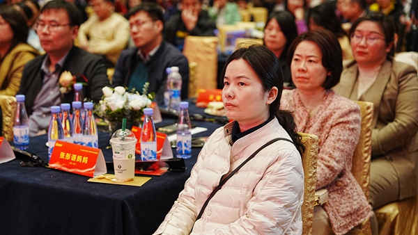 易視界17載感恩如光同行共同守護清晰視界客戶答謝會圖集