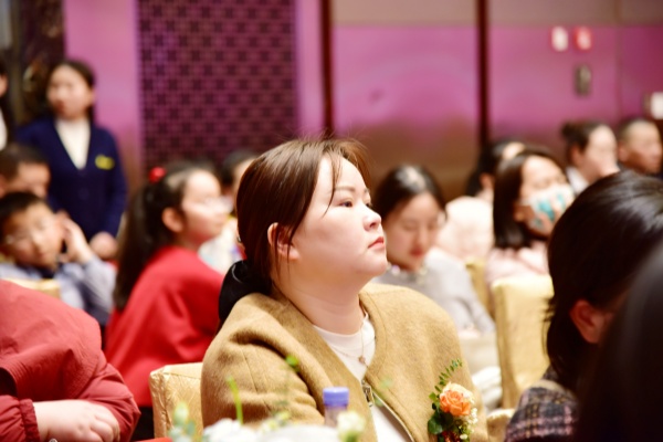 易視界17載感恩如光同行共同守護清晰視界客戶答謝會圖集