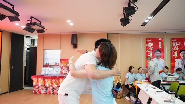 易視界2025年4月嘉獎會暨5月啟動大會精彩瞬間