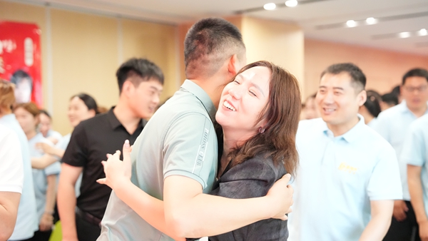 易視界2025年4月嘉獎會暨5月啟動大會精彩瞬間