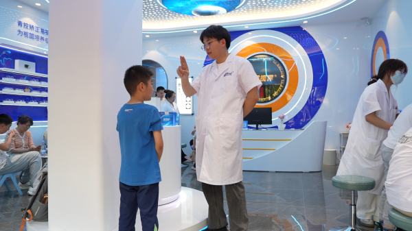 開學(xué)季:別讓孩子的視力 “掉隊(duì)”