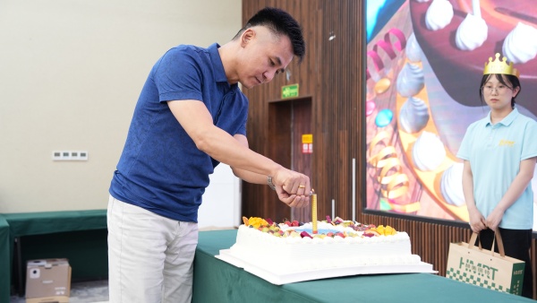 易視界溫馨的集體生日