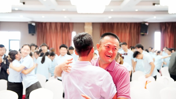 易視界2025年8月嘉獎會暨9月啟動大會精彩圖集