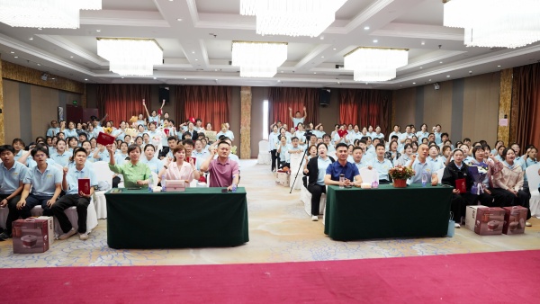 易視界2025年8月嘉獎會暨9月啟動大會精彩圖集