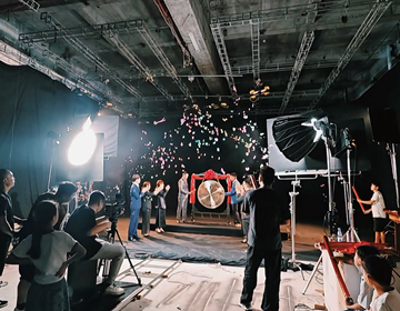 易視界拍攝現(xiàn)場(chǎng)，每一幀驚艷背后，都是汗水澆灌的堅(jiān)持