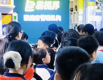 易視界門(mén)店火爆日常